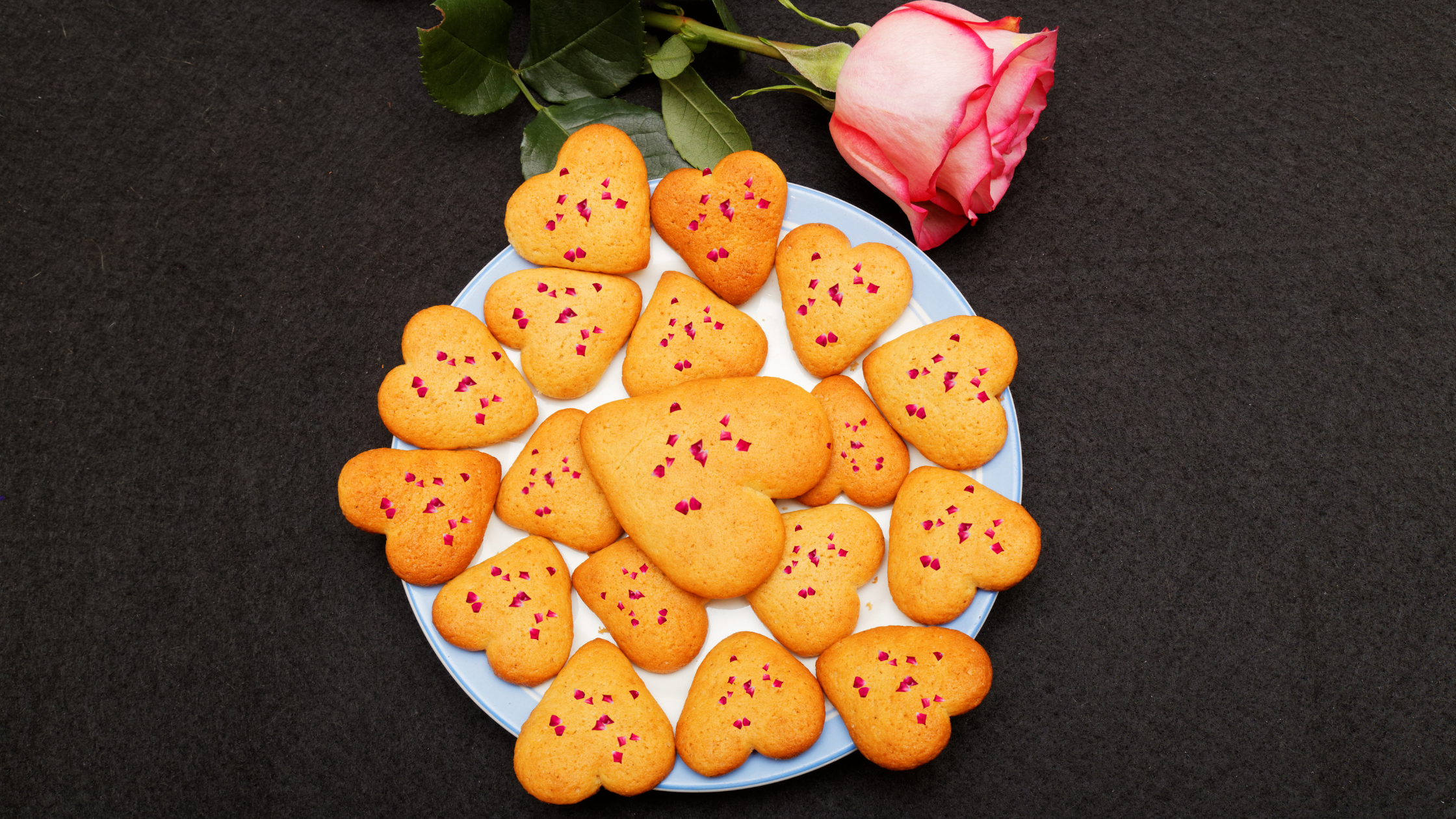 Frollini al profumo di rosa!